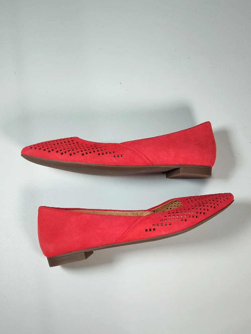 Vionic‎ Posey red suede perforated pointed toe flats 6